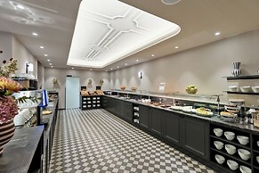 Hotel Astoria Vienna, Curio Collection by Hilton