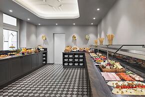 Hotel Astoria Vienna, Curio Collection by Hilton