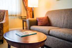 Park Lane Suites and Inn