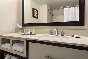DoubleTree by Hilton Milwaukee - Brookfield