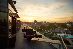 The Logan Philadelphia, Curio Collection by Hilton