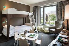 The Logan Philadelphia, Curio Collection by Hilton