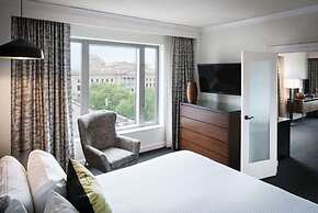The Logan Philadelphia, Curio Collection by Hilton