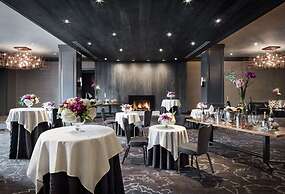 The Logan Philadelphia, Curio Collection by Hilton