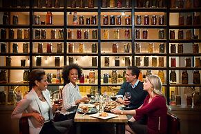 The Logan Philadelphia, Curio Collection by Hilton