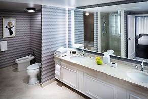 The Logan Philadelphia, Curio Collection by Hilton