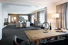 The Logan Philadelphia, Curio Collection by Hilton