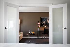 The Logan Philadelphia, Curio Collection by Hilton