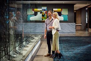 The Logan Philadelphia, Curio Collection by Hilton