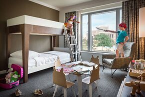 The Logan Philadelphia, Curio Collection by Hilton