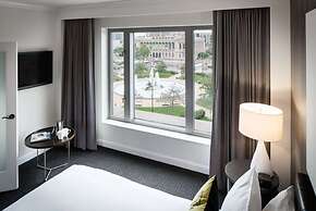 The Logan Philadelphia, Curio Collection by Hilton