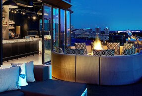 The Logan Philadelphia, Curio Collection by Hilton