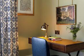 University Arms, Autograph Collection