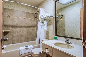 GuestHouse Inn & Suites Hotel Poulsbo