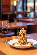 Thompson Chicago, by Hyatt