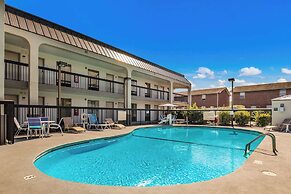 Clarion Inn Cleveland near University