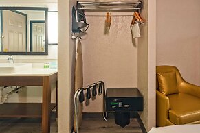 The Palms Inn & Suites