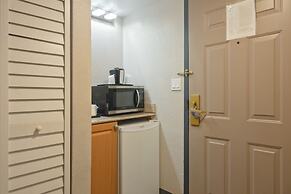 The Palms Inn & Suites