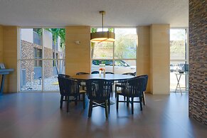 The Palms Inn & Suites