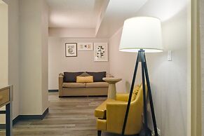 The Palms Inn & Suites