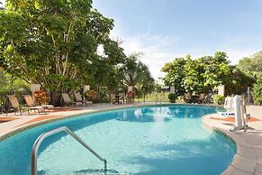 The Palms Inn & Suites