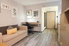 The Palms Inn & Suites