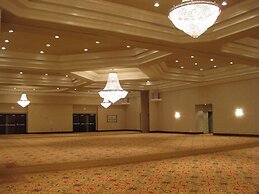 Hamilton Plaza Hotel & Conference Center