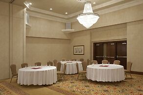 Hamilton Plaza Hotel & Conference Center