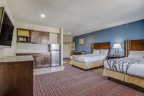 Econo Lodge Inn & Suites