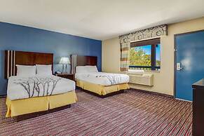 Econo Lodge Inn & Suites