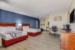 Econo Lodge Inn & Suites