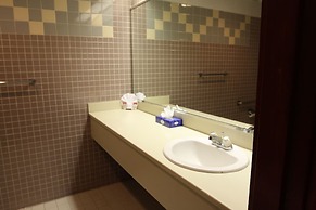 Metro Plaza Hotel