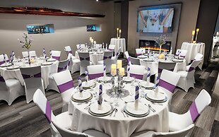 Holiday Inn Manhattan at the Campus by IHG