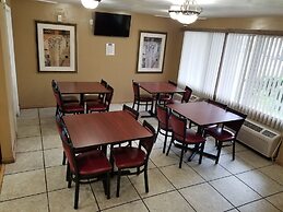 Travelodge by Wyndham Lansing IL