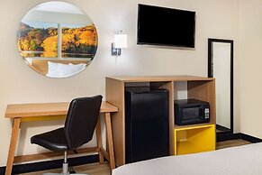 Days Inn by Wyndham Spartanburg Waccamaw