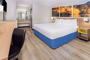 Days Inn by Wyndham Spartanburg Waccamaw