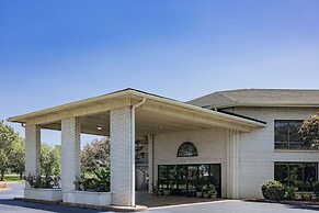 Days Inn by Wyndham Spartanburg Waccamaw