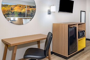 Days Inn by Wyndham Spartanburg Waccamaw