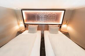 Wasserturm Hotel Cologne, Curio Collection by Hilton