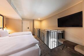 Wasserturm Hotel Cologne, Curio Collection by Hilton