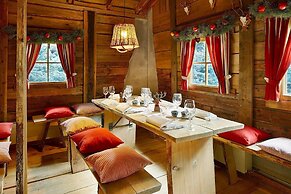 Wasserturm Hotel Cologne, Curio Collection by Hilton