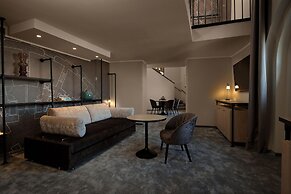 Wasserturm Hotel Cologne, Curio Collection by Hilton