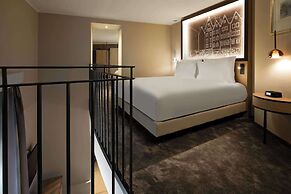 Wasserturm Hotel Cologne, Curio Collection by Hilton