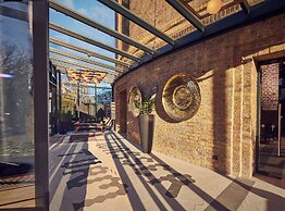 Wasserturm Hotel Cologne, Curio Collection by Hilton