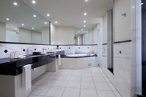 Wasserturm Hotel Cologne, Curio Collection by Hilton