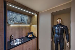 Wasserturm Hotel Cologne, Curio Collection by Hilton