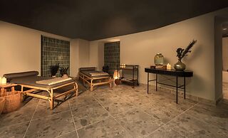 Wasserturm Hotel Cologne, Curio Collection by Hilton