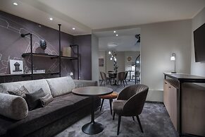 Wasserturm Hotel Cologne, Curio Collection by Hilton