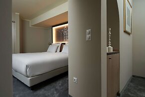 Wasserturm Hotel Cologne, Curio Collection by Hilton