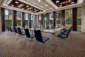 Wasserturm Hotel Cologne, Curio Collection by Hilton